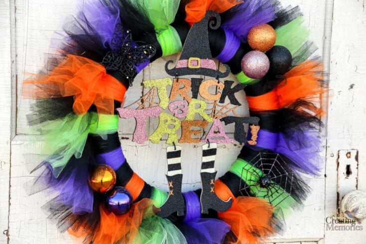 Stunning Easy to make Tutu Halloween Wreath Tutorial for your front porch