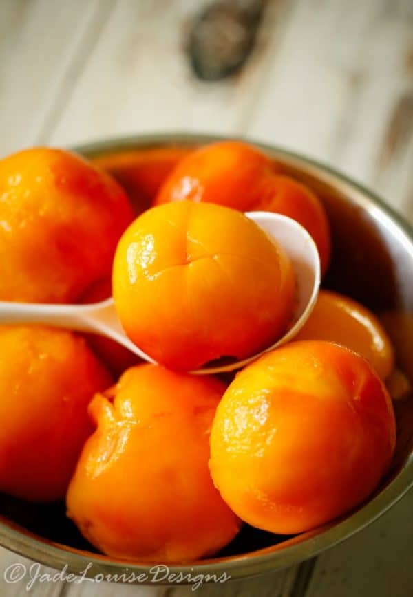 How to freeze Peaches without Sugar for fresh peaches flavor year round.