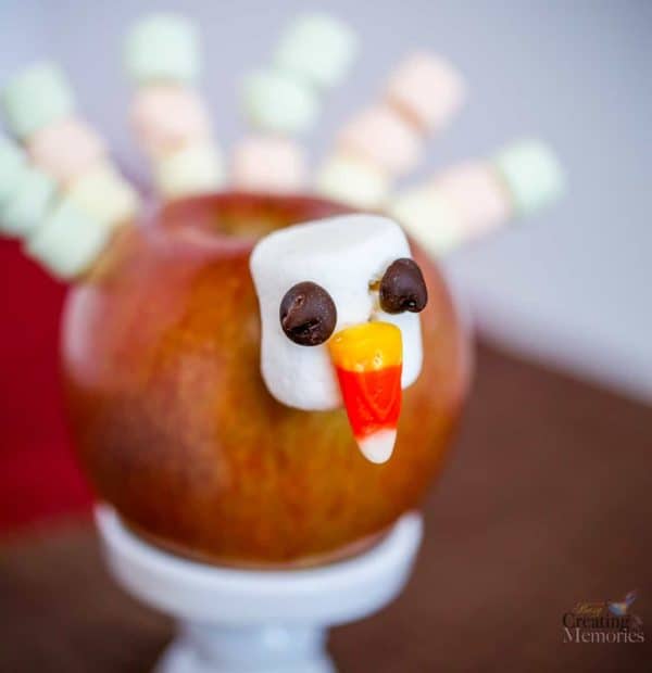 Apple Turkey Edible Thanksgiving Craft that kids love