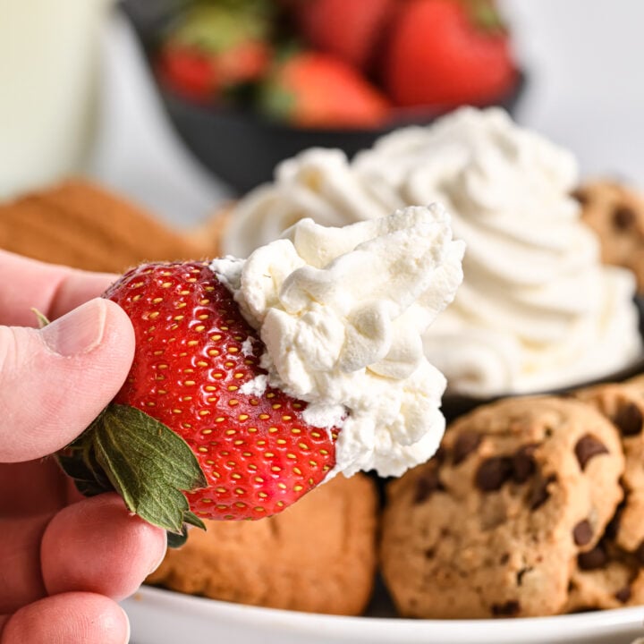 Homemade Whipped Cream (Chantilly Cream)