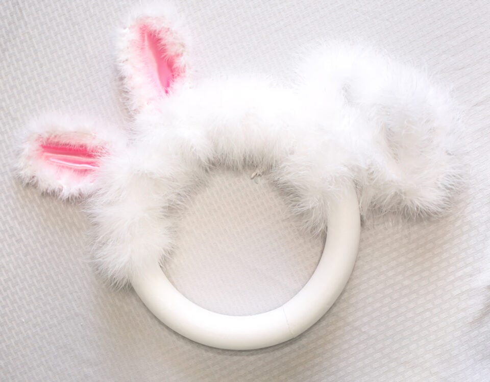DIY Fluffy Easter Bunny Wreath for your Front Door in 30 minutes!